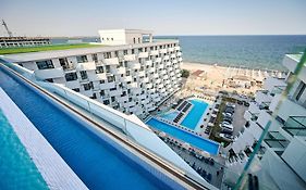 Sea Breeze Apartment In Infinity Beach Resort - Parking